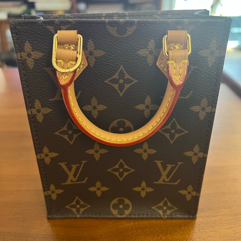 Louis Vuitton Petit Sac Plac
